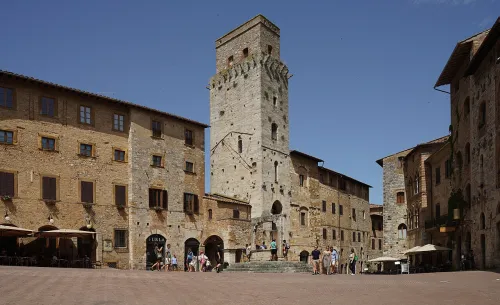 Piazza della Cisterna in San Gimignano, stop 2 on the self-guided walking tour