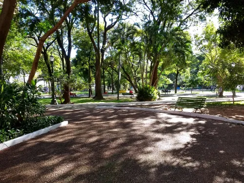 Plaza Uruguaya en Asunción, parada 6 de la visita a pie autoguiada