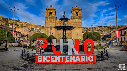 プーノのPlaza Mayor de Puno、セルフガイドウォーキングツアーのスポット1
