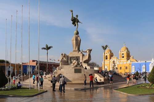 Freiheitsdenkmal (Monumento a la Libertad) in Trujillo, Station 2 auf dem Stadtrundgang auf eigene Faust