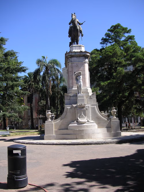 Plaza Zabala i Montevideo, stop 10 på den selvguidede vandretur