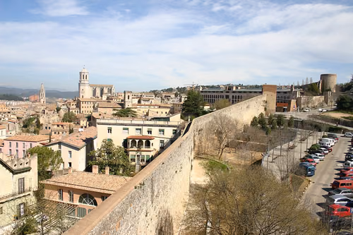 Passeig de la Muralla (Muralles de Girona) in Girona, Station 5 auf dem Stadtrundgang auf eigene Faust
