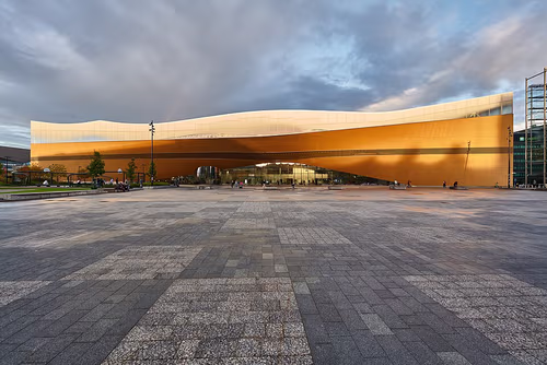 Biblioteca Central Oodi (Helsingin keskustakirjasto Oodi) en Helsinki, parada 9 de la visita a pie autoguiada