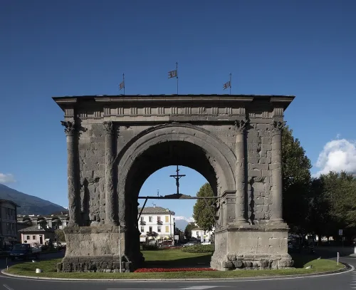 Arch of Augustus in Aosta, stop 1 on the self-guided walking tour