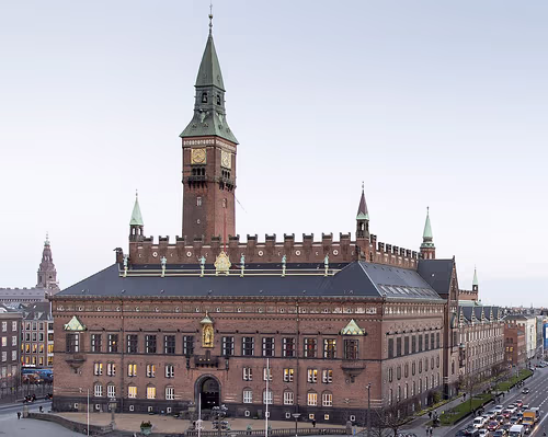 Københavns Rådhus em Copenhaga, paragem 2 do passeio a pé autoguiado