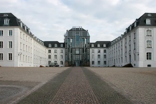 Platz des Unsichtbaren Mahnmals in Saarbrücken, Station 3 auf dem selbstgeführten Stadtrundgang