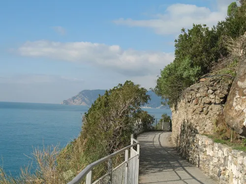 Via dell'Amore in Riomaggiore, stop 4 on the self-guided walking tour