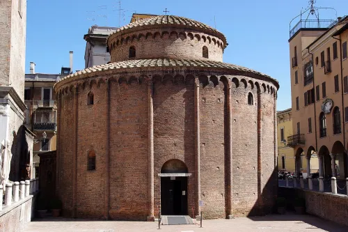 Rotonda di San Lorenzo in Mantua, stop 7 on the self-guided walking tour