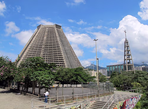 Catedral Metropolitana de São Sebastião de Rio de Janeiro (Catedral de São Sebastião do Rio de Janeiro) in Rio de Janeiro, Station 4 auf dem Stadtrundgang auf eigene Faust