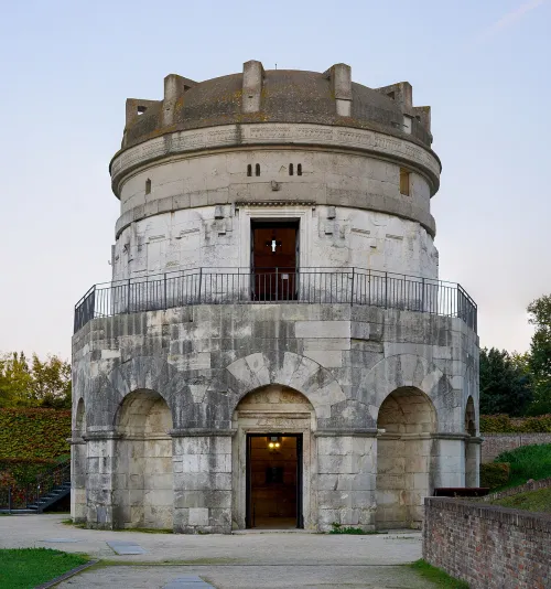 Mausoleo di Teodorico in Ravenna, stop 1 on the self-guided walking tour