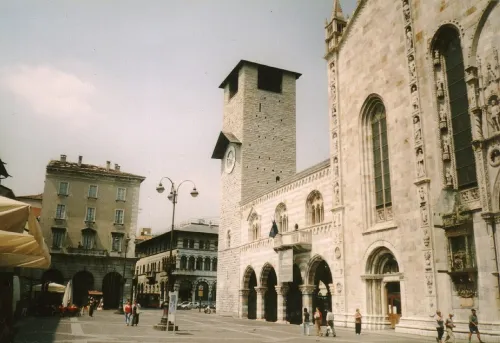 Broletto in Como, stop 6 on the self-guided walking tour