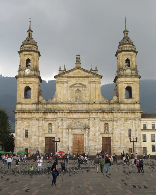 Cattedrale dell'Immacolata Concezione (Catedral Primada de Colombia) a Bogotà, tappa 3 della visita a piedi autoguidata