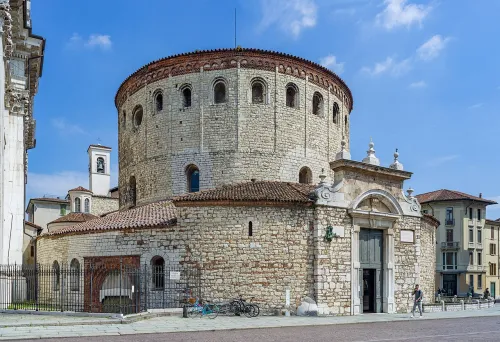 Old Cathedral (Rotonda) in Brescia, stop 2 on the self-guided walking tour