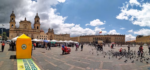 Piazza Bolivar (Plaza de Bolívar) a Bogotà, tappa 4 della visita a piedi autoguidata