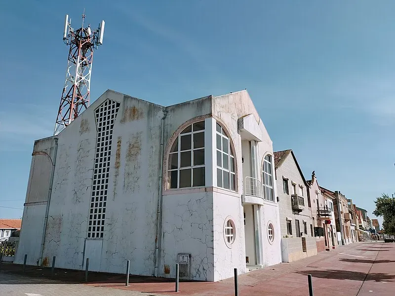 São Jacinto Village and Beach