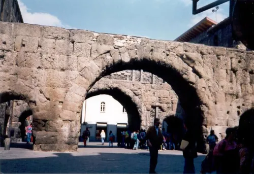Porta Praetoria in Aosta, stop 2 on the self-guided walking tour