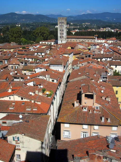 Via Fillungo in Lucca, stop 5 on the self-guided walking tour