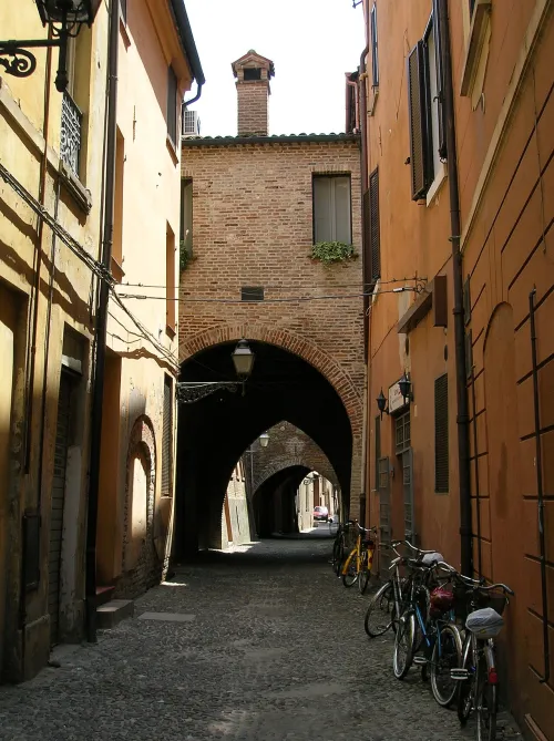 Via delle Volte in Ferrara, stop 8 on the self-guided walking tour