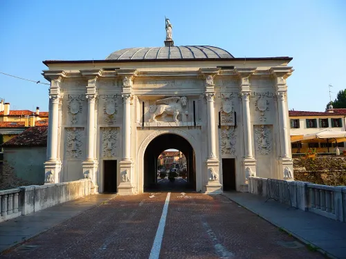 Porta San Tomaso in Treviso, stop 7 on the self-guided walking tour