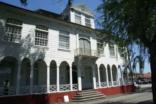 Onafhankelijkheidsplein (Independence Square) in Paramaribo, Station 9 auf dem selbstgeführten Stadtrundgang
