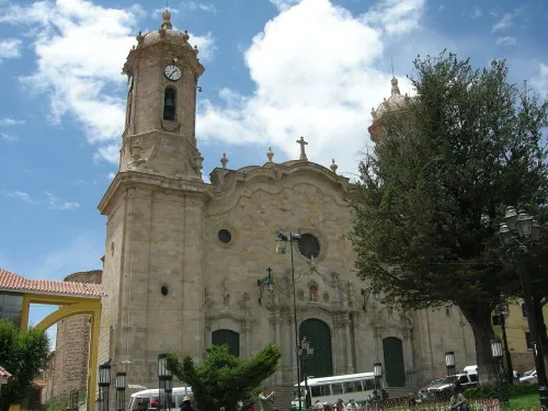 Kathedrale von Potosí (Catedral Santiago Apostol de la ciudad de Potosí) in Potosí, Station 4 auf dem Stadtrundgang auf eigene Faust