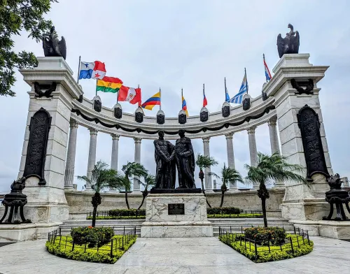 Hemiciclo de la Rotonda a Guayaquil, tappa 5 della visita a piedi autoguidata