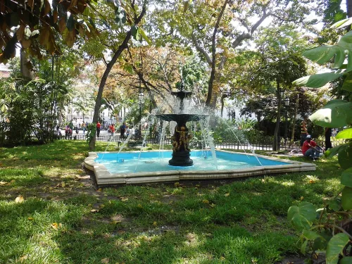 Plaza Bolívar de Caracas, paragem 1 do passeio a pé autoguiado