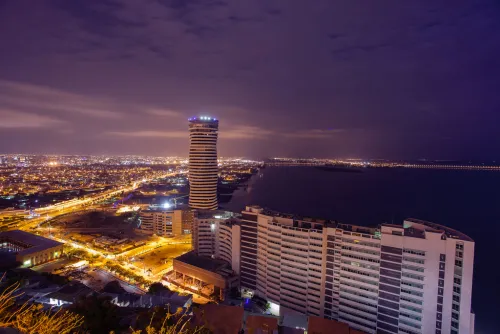 Torre The Point a Guayaquil, tappa 10 della visita a piedi autoguidata