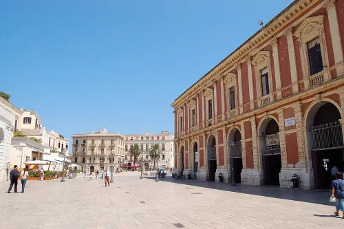 Piazza del Ferrarese in Bari, stop 7 on the self-guided walking tour