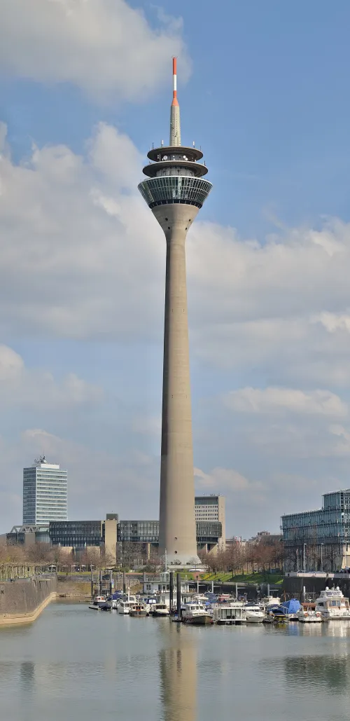 Rheinturm in Düsseldorf, Station 7 auf dem selbstgeführten Stadtrundgang