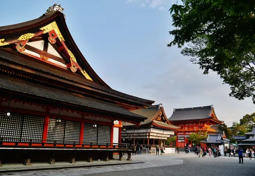 八坂神社 (Yasaka Shrine) i Kyoto, stop 1 på den selvguidede vandretur