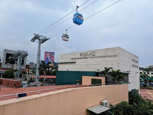 Museo Antropológico y de Arte Contemporáneo a Guayaquil, tappa 7 della visita a piedi autoguidata