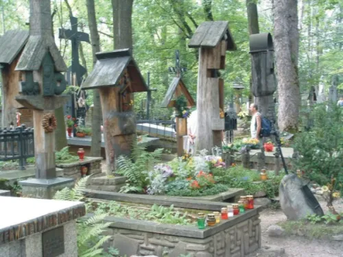 Cmentarz na Peksowym Brzyzku (Old Cemetery) in Zakopane, stop 6 on the self-guided walking tour