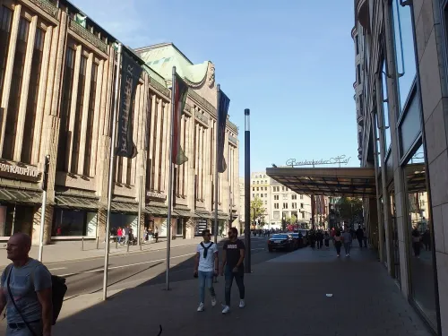 Königsallee in Düsseldorf, Station 10 auf dem selbstgeführten Stadtrundgang