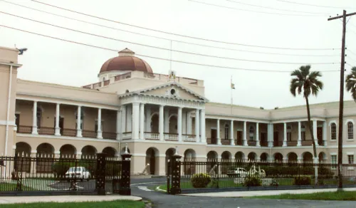 parliament-building en Georgetown, parada 10 de la visita a pie autoguiada