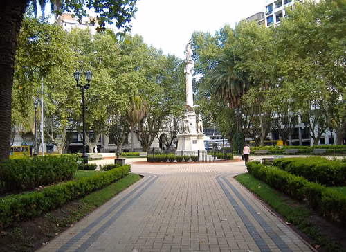 Plaza 25 de mayo en Rosario, parada 1 de la visita a pie autoguiada