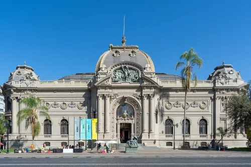 museo-nacional-de-bellas-artes，位于 圣地亚哥，自助步行游的第 3 个景点