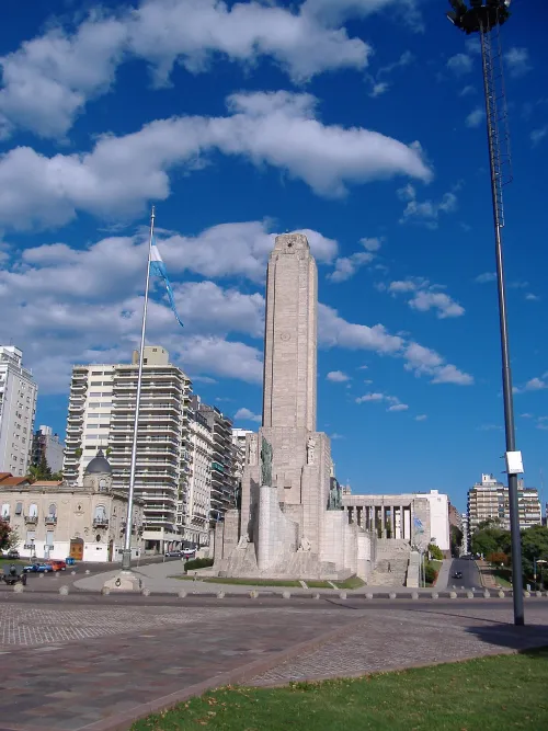 Monumento histórico nacional a la Bandera en Rosario, parada 10 de la visita a pie autoguiada