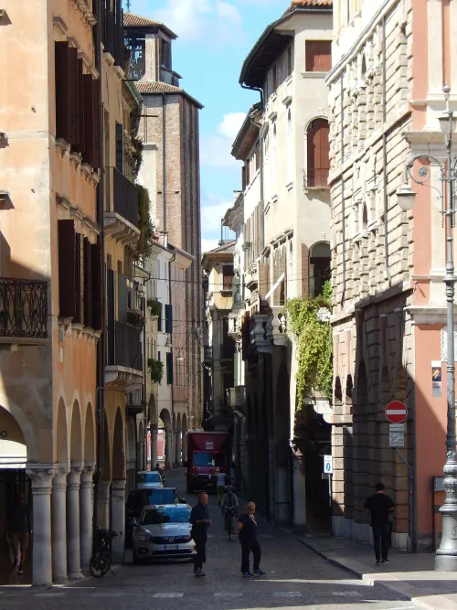 Via Calmaggiore in Treviso, stop 10 on the self-guided walking tour