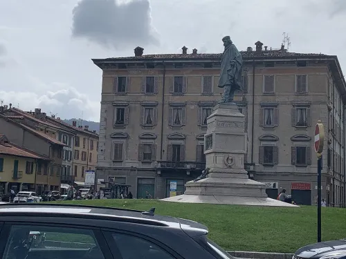 Piazza del Popolo in Como, stop 8 on the self-guided walking tour