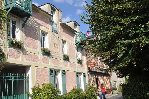 Ancien Hotel Baudy in Giverny, stop 4 on the self-guided walking tour