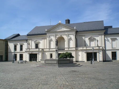 Theatre Square with Simon Dach Fountain in Klaipeda, stop 5 on the self-guided walking tour