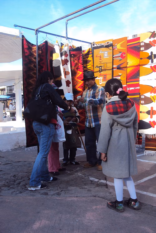 Plaza de los Ponchos i Otavalo, stop 1 på den selvguidede vandretur