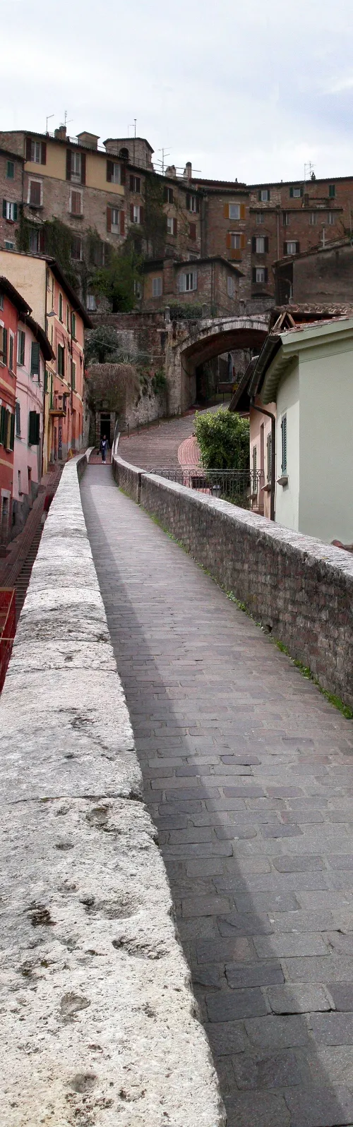 Via dell'Acquedotto in Perugia, stop 9 on the self-guided walking tour
