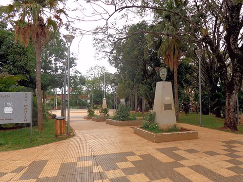 Plaza San Martín en Puerto Iguazú, parada 1 de la visita a pie autoguiada