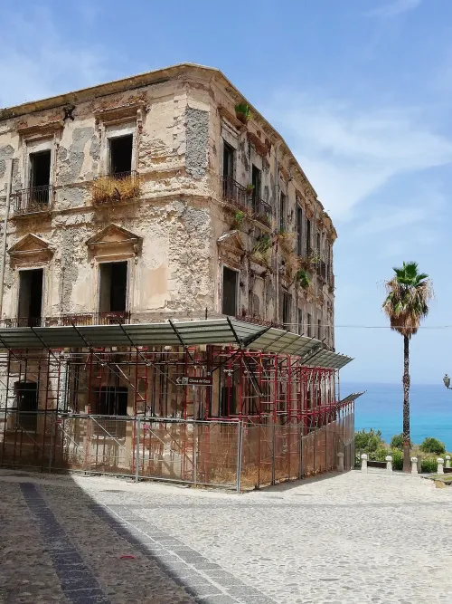 Largo Galluppi in Tropea, stop 1 on the self-guided walking tour