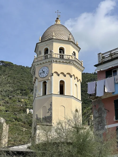 Church of Santa Margherita d'Antiochia in Vernazza, stop 3 on the self-guided walking tour